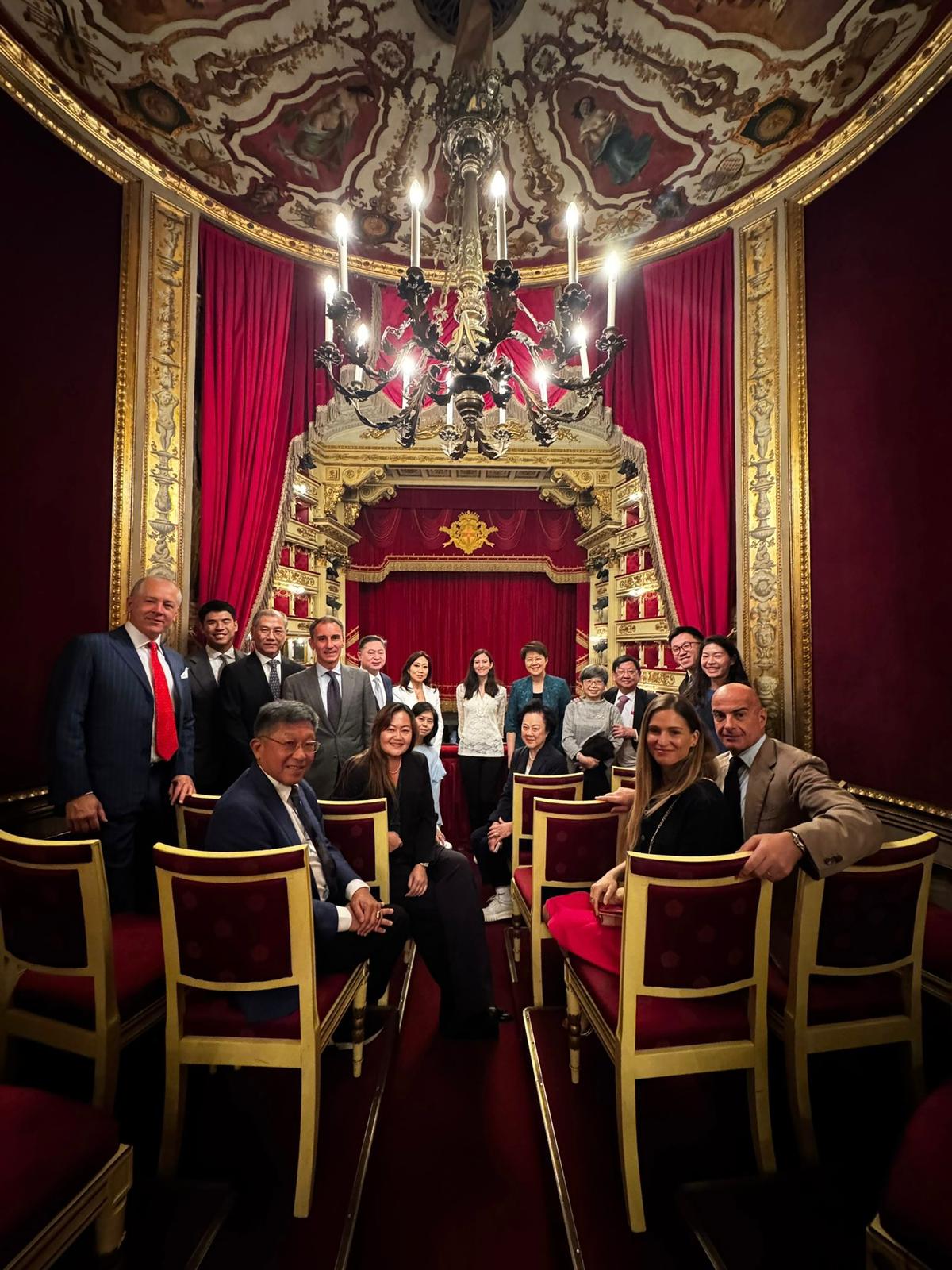 2025.07.10 Foto comunicato sulle famiglie singaporeane in visita in Italia